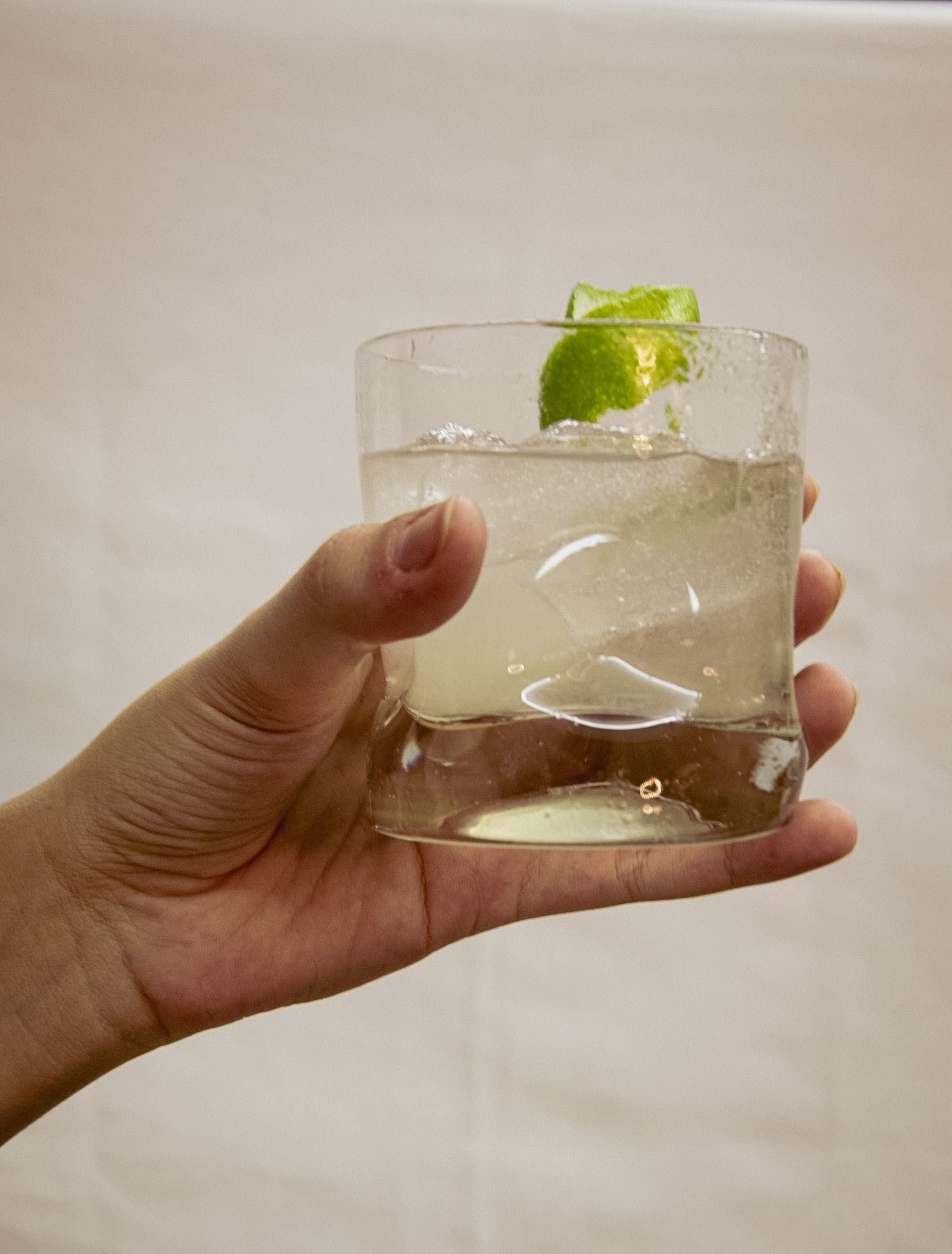 Caipirinha clássica preparada pela Manfrin Drinks