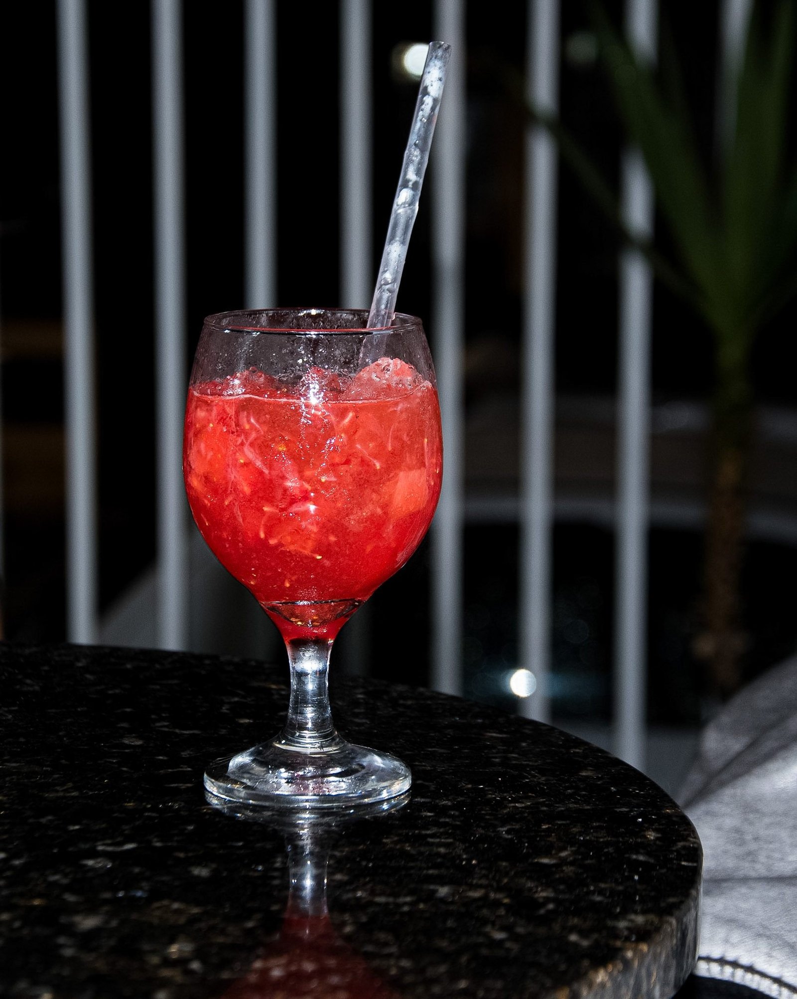 Caipirinha de morango com apresentação profissional