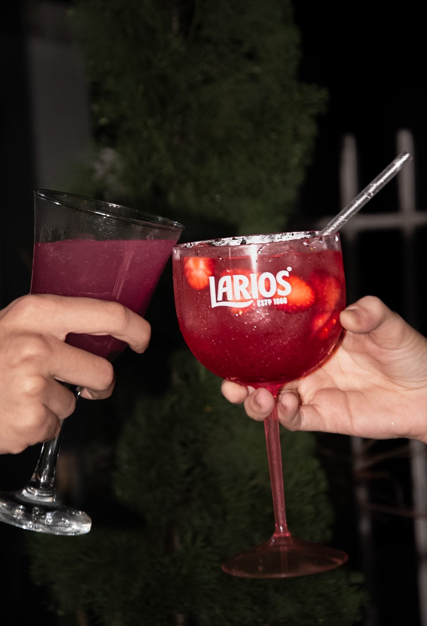Drinks gin e cosmopolitan preparados para evento